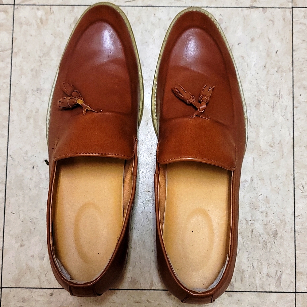 Mens dress loafers.